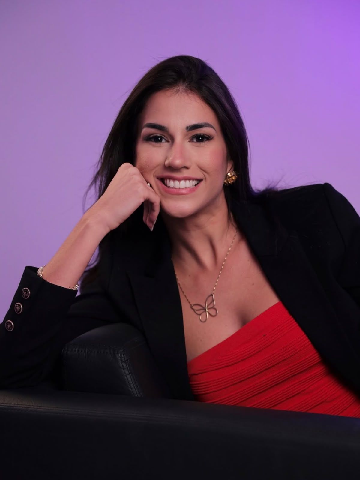 Anne Silva, especialista da Seja Seu Olhar, sorrindo
